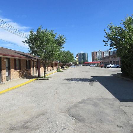 The Capri Motel Winnipeg Exteriör bild