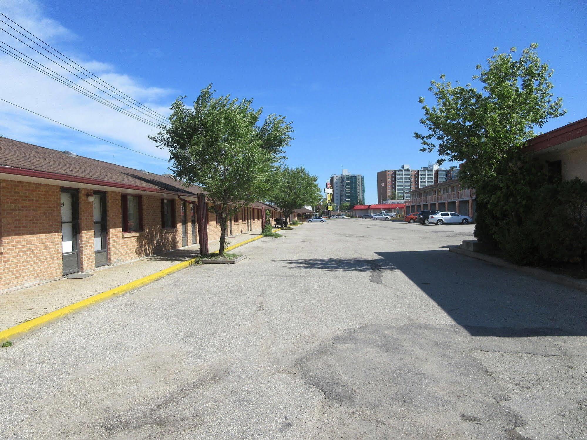 The Capri Motel Winnipeg Exteriör bild